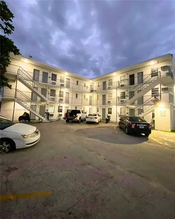 1261 NW 59th St, Miami, FL 33142