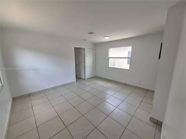 Fort Lauderdale, FL 33311,1018 NW 6th Ave #1-2