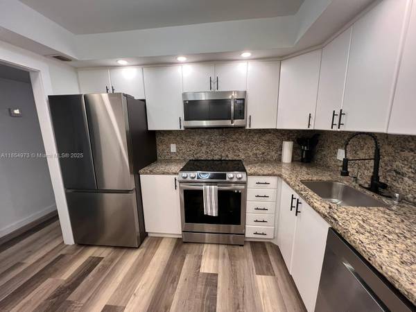 Hollywood, FL 33019,3800 S Ocean Dr #1808