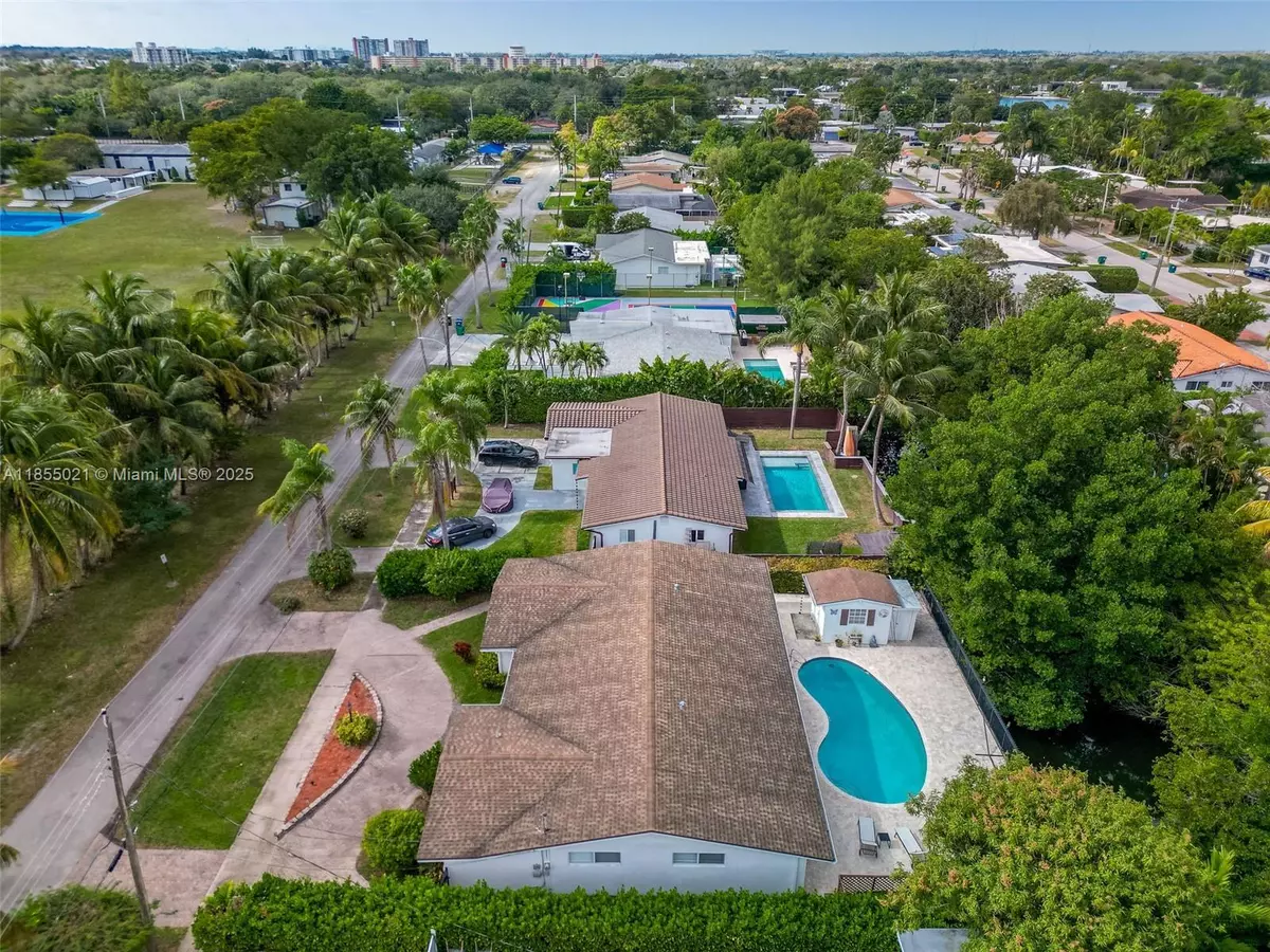 Miami, FL 33180,2325 NE 191st St #2325