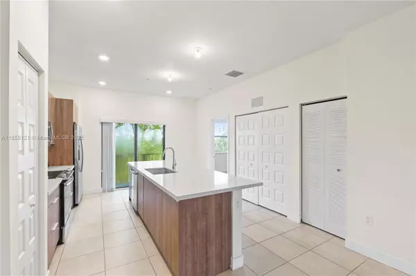 Doral, FL 33178,7831 NW 104th Ave #22