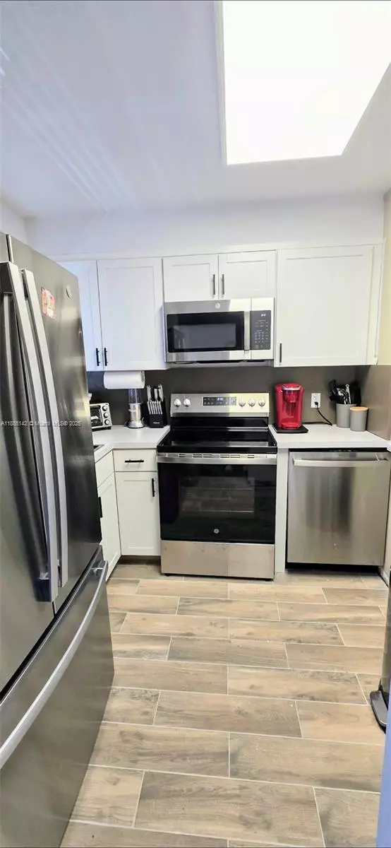 Sunrise, FL 33322,9480 Sunrise Lakes Blvd #306