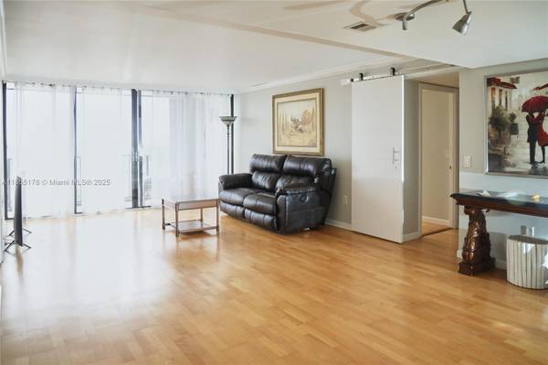 5600 N Flagler Dr #1402, West Palm Beach, FL 33407