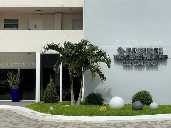 North Bay Village, FL 33141,7904 West Dr #215