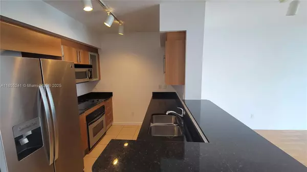 Miami, FL 33131,325 S Biscayne Blvd #3218