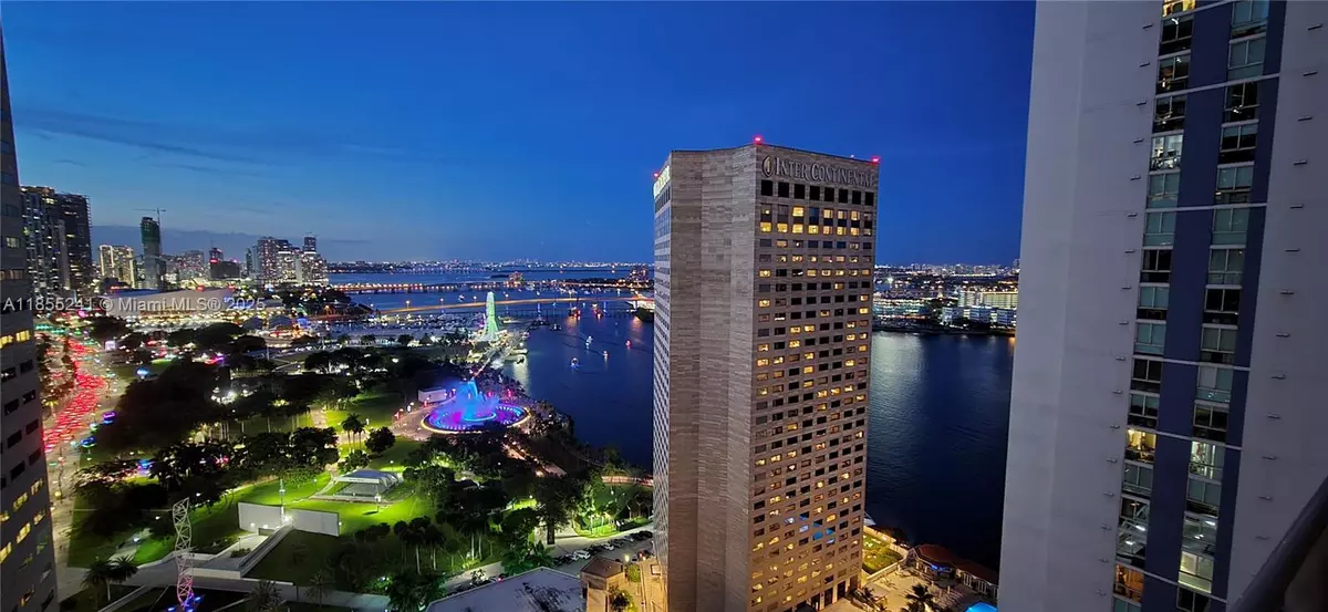 Miami, FL 33131,325 S Biscayne Blvd #3218