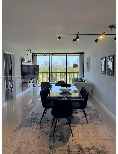 20335 W Country Club Dr #608, Aventura, FL 33180