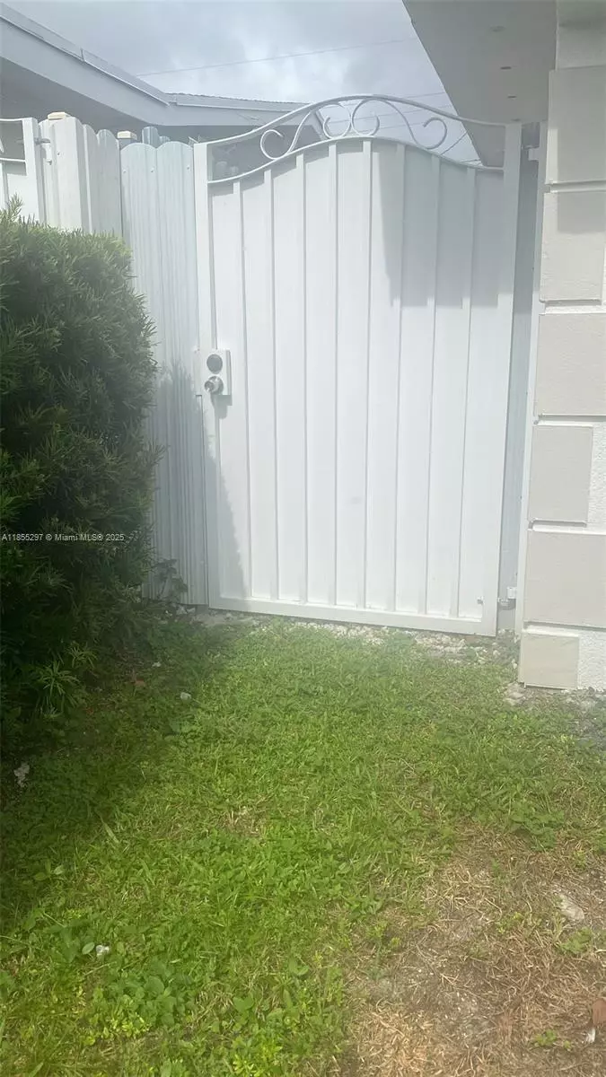 Miramar, FL 33023,6725 Ixora Dr #1