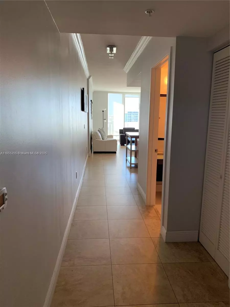 Miami, FL 33130,185 SW 7th St #2202