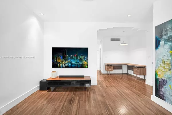 Miami Beach, FL 33139,1751 James Ave #102