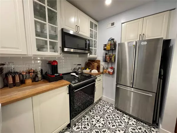 Miami, FL 33143,5565 SW 80th St #110B