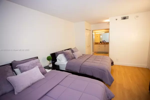 Aventura, FL 33180,3300 NE 192nd St #214