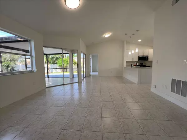Pembroke Pines, FL 33026,12004 NW 13th St #12004