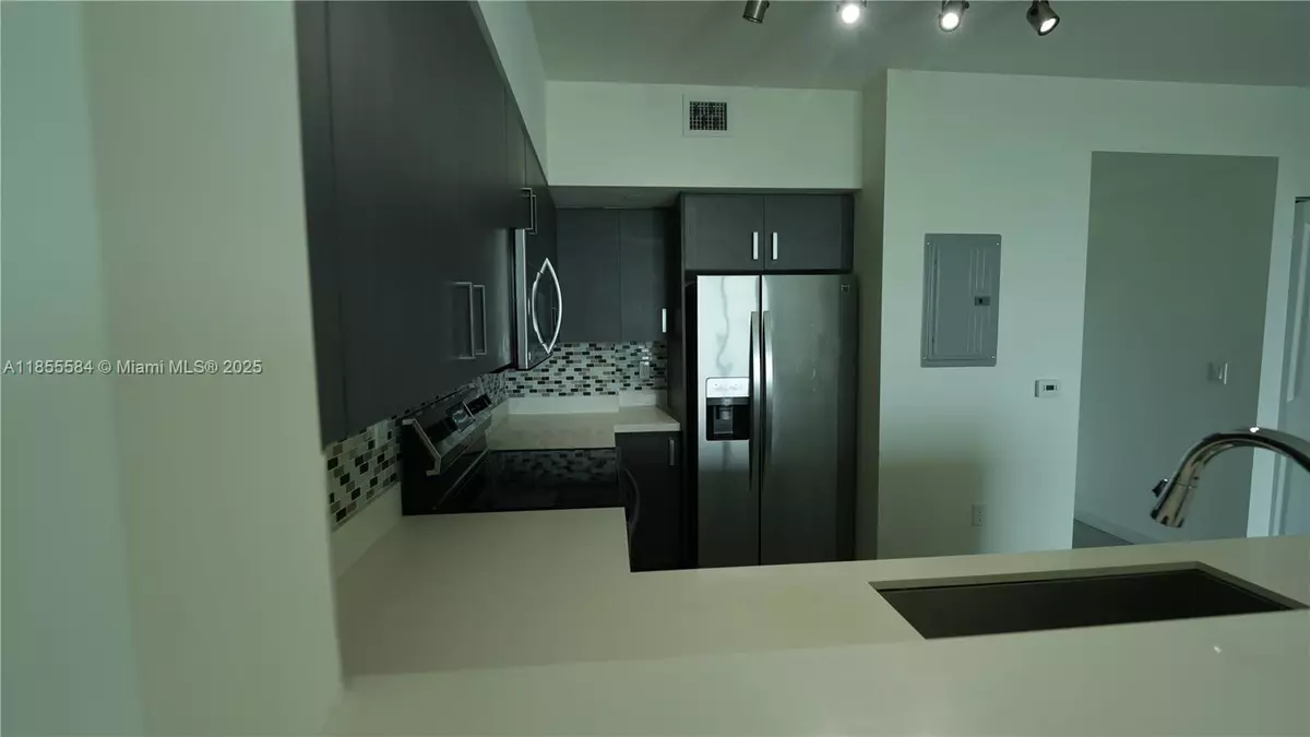 Miami, FL 33128,729 NW 2nd St #629