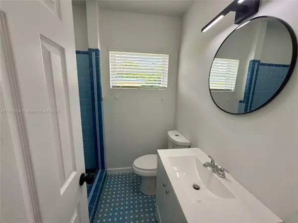 Hollywood, FL 33020,2215 Madison St #1