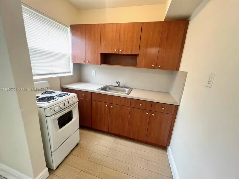 698 NE 85th St #3, Miami, FL 33138