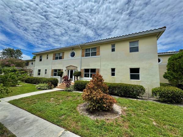 726 NE 92nd St #12L, Miami Shores, FL 33138