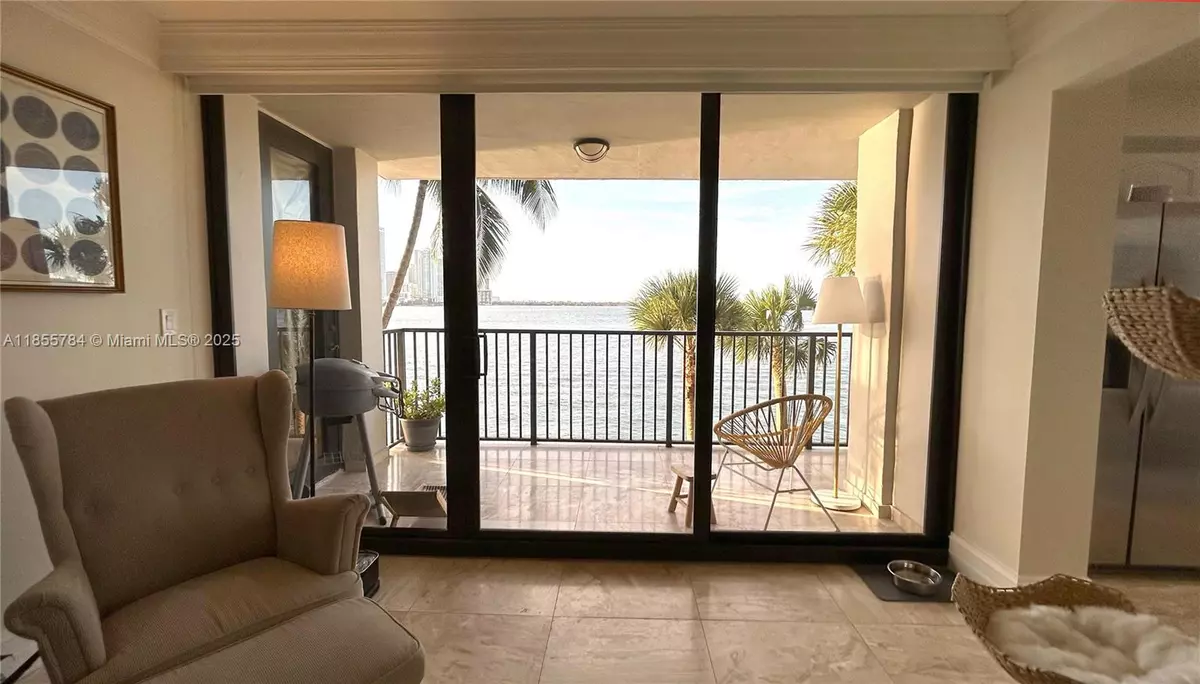 Miami, FL 33139,801 N Venetian Dr #201