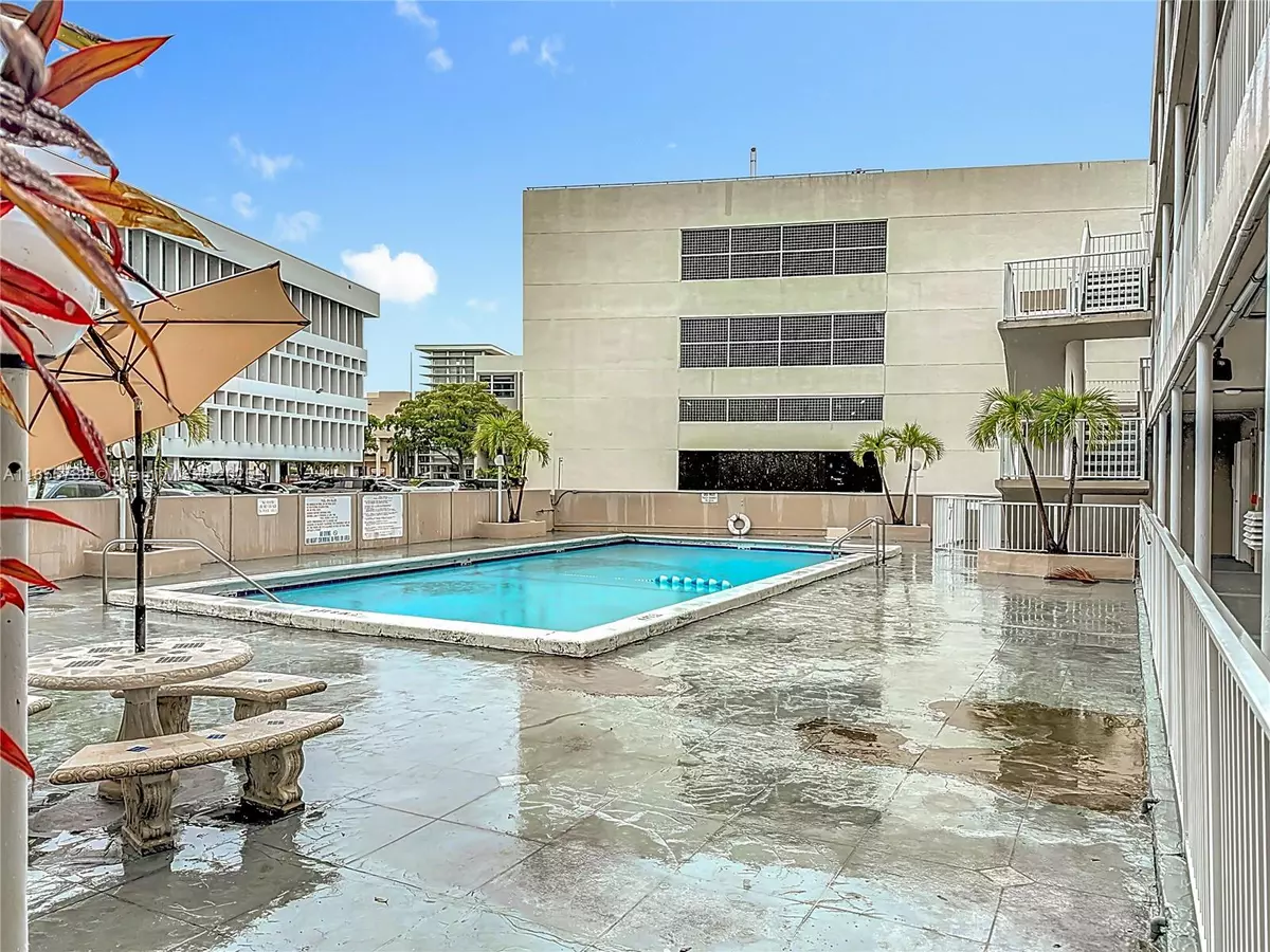 Coral Gables, FL 33146,6580 Santona St #A16