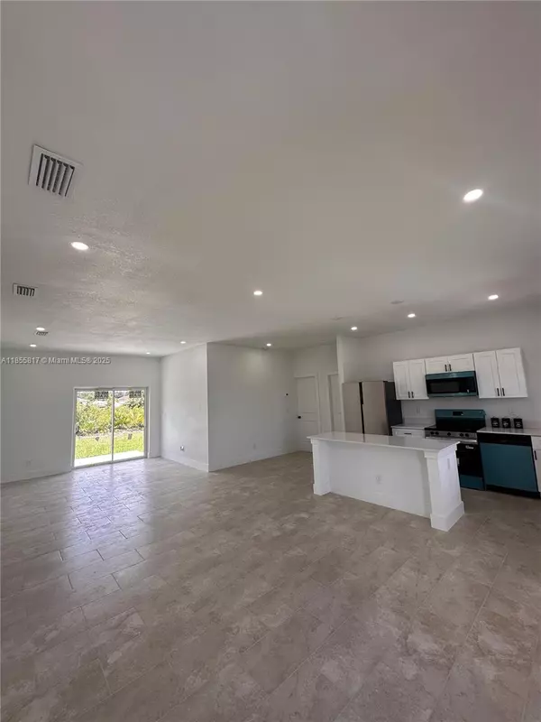 Lehigh Acres, FL 33974,1075 BARNETT ST E