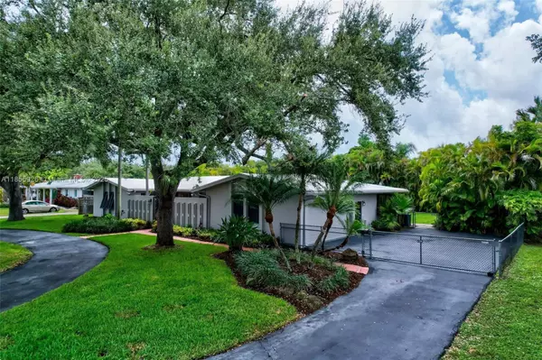 Palmetto Bay, FL 33176,8820 SW 150th St
