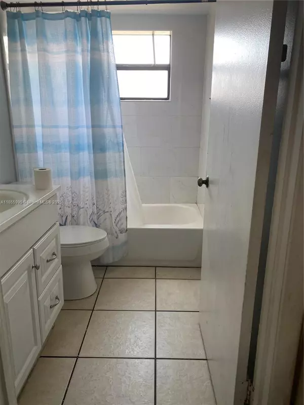 Hialeah, FL 33016,2705 W 64th Pl #52-14