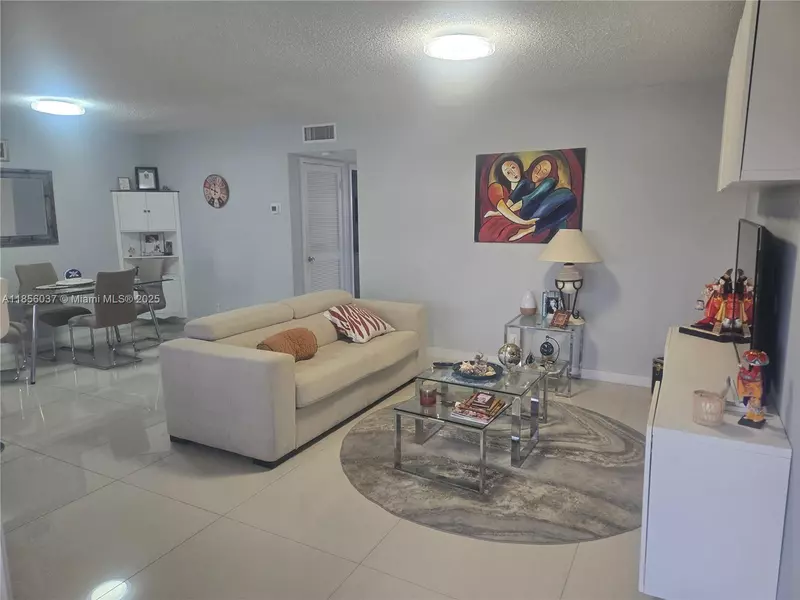 5300 Washington St #U403, Hollywood, FL 33021