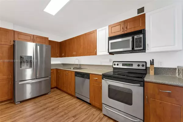 401 69th St #406, Miami Beach, FL 33141