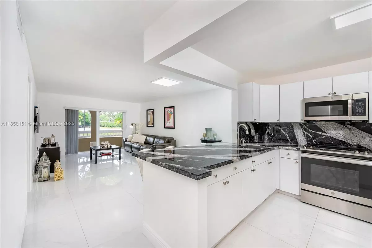 Miami, FL 33143,7850 Camino Real #0-117