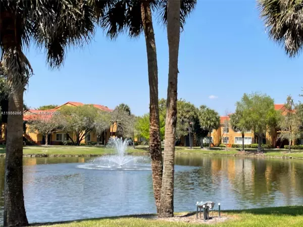 Plantation, FL 33324,10717 Cleary Blvd #207