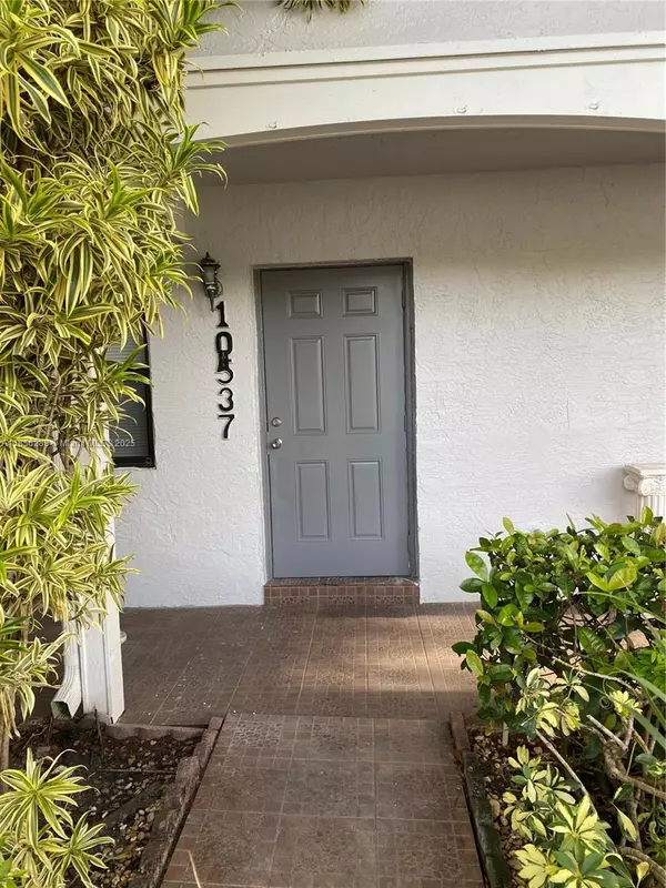 Pembroke Pines, FL 33026,10537 NW 8th St