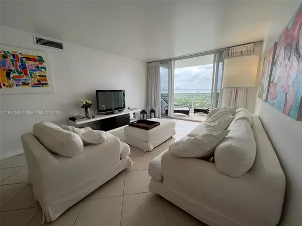 Miami Beach, FL 33140,5600 Collins Ave #16M
