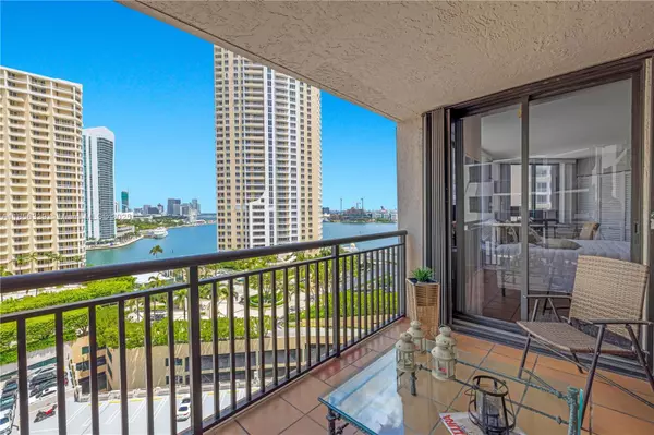 540 Brickell Key Dr #1514, Miami, FL 33131