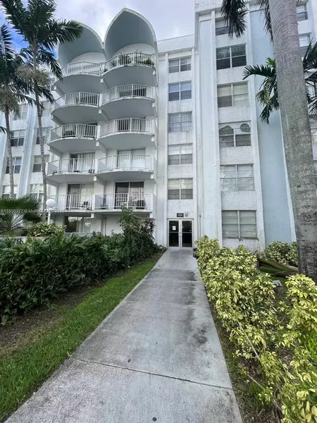 494 NW 165th St Rd #C-105, Miami, FL 33169