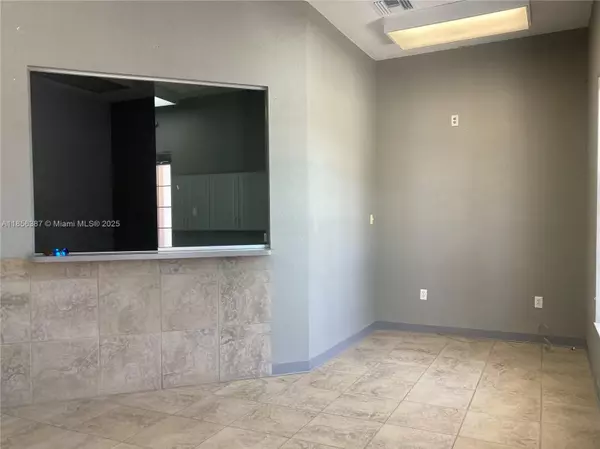 Port Charlotte, FL 33953,1032 TAMIAMI TRAIL #1