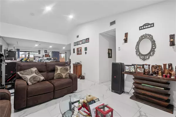 Miami, FL 33196,9502 SW 151st Ct