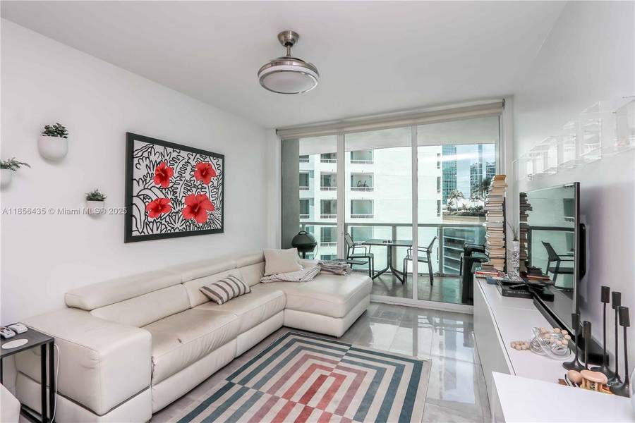 218 SE 14th St #1406, Miami, FL 33131