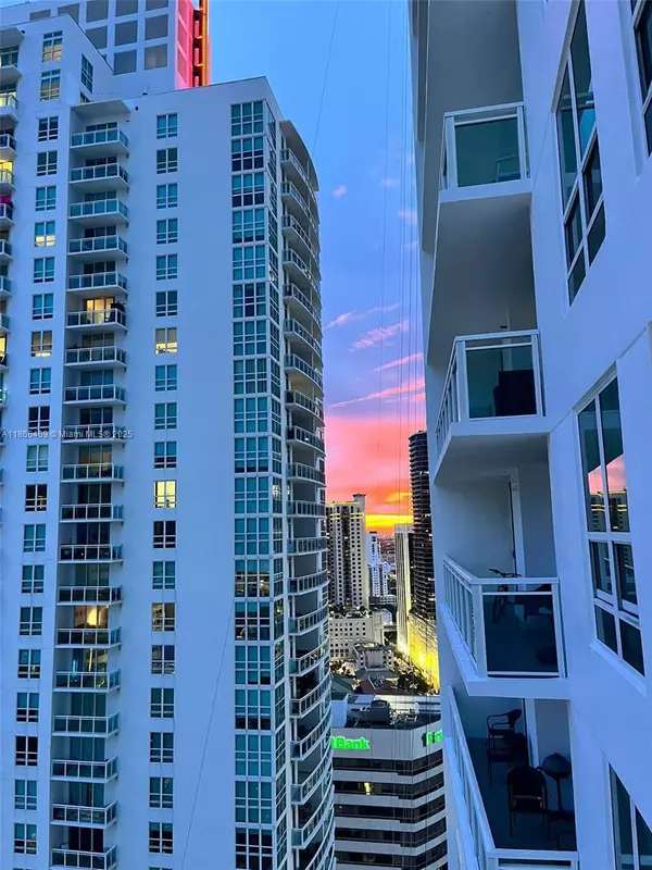 950 Brickell Bay Dr #3009, Miami, FL 33131