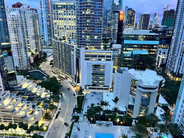 Miami, FL 33131,950 Brickell Bay Dr #3009