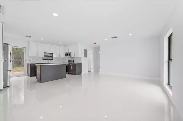 Deerfield Beach, FL 33441,949 SE 5th St