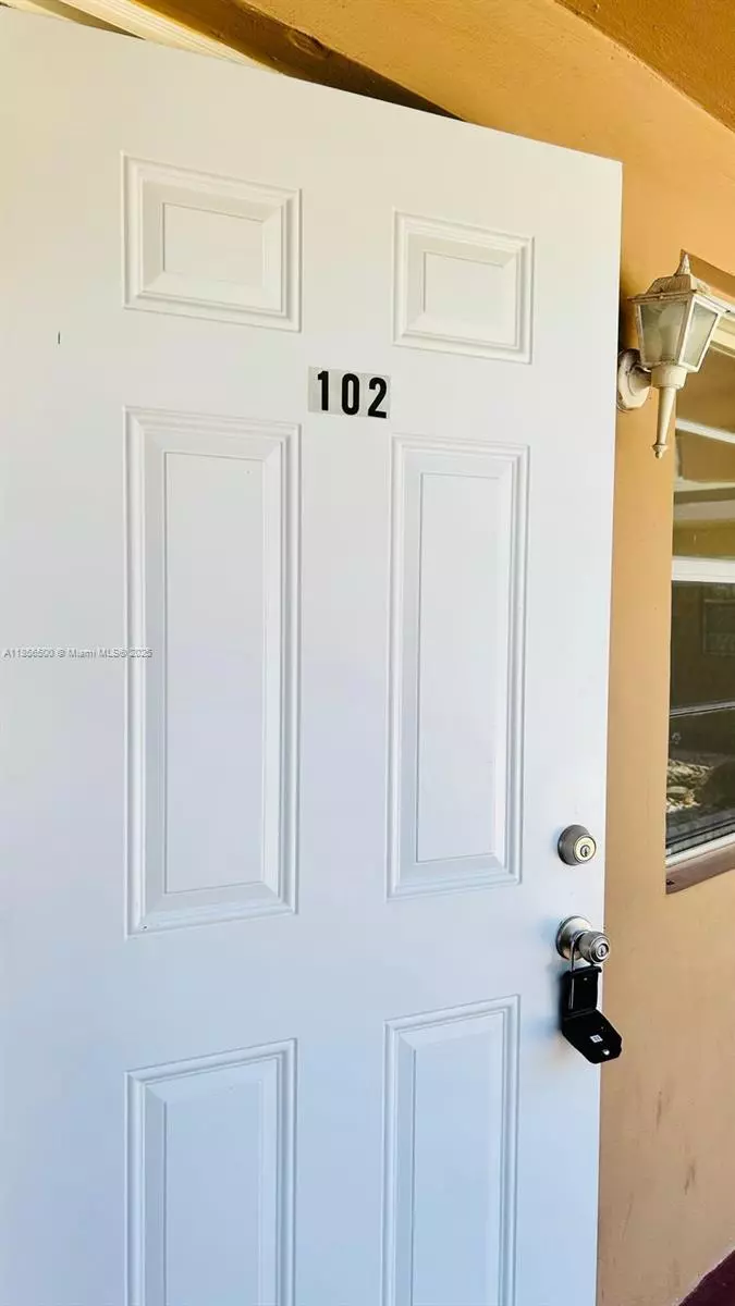 Pompano Beach, FL 33060,241 SE 9th Ave #102