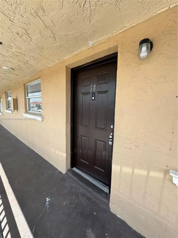 Hialeah, FL 33016,5491 W 24th Ave #38