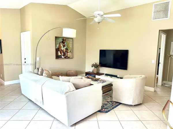 Weston, FL 33331,4370 Pine Ridge Ct