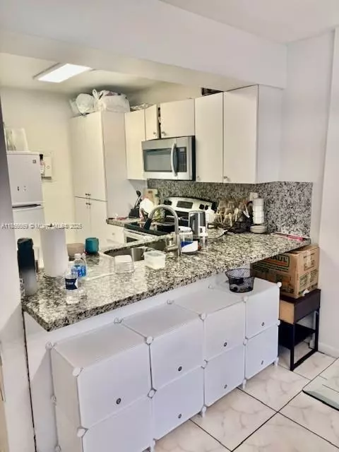 North Miami Beach, FL 33160,16465 NE 22nd Ave #406