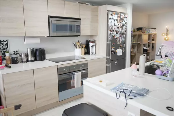 North Miami Beach, FL 33160,16385 Biscayne Blvd #2806