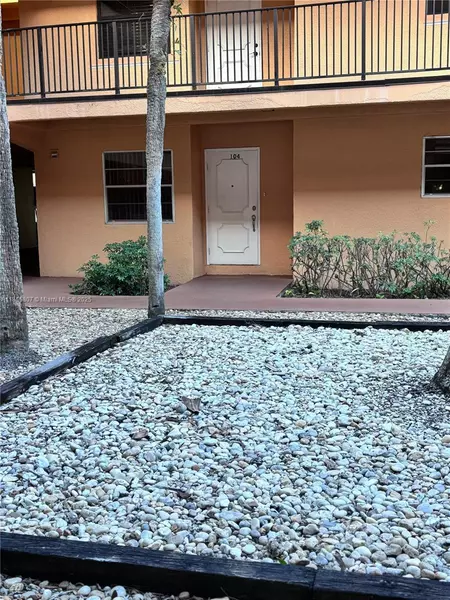 430 Commodore Dr #104, Plantation, FL 33325