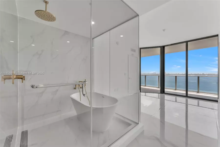700 NE 24th St #2002, Miami, FL 33137