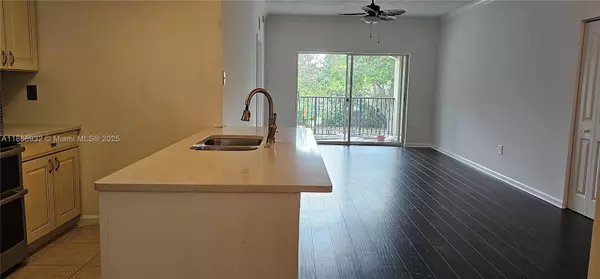 Coral Springs, FL 33067,5800 W Sample Rd #206