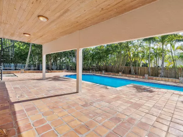 Palmetto Bay, FL 33157,7398 SW 176th St