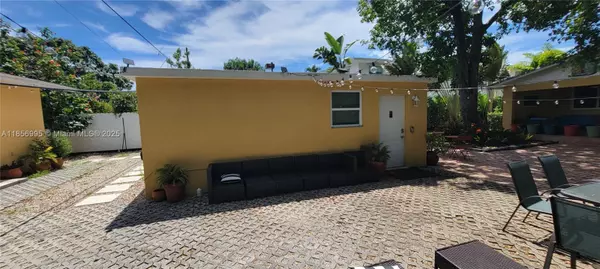 Miami, FL 33130,985 SW 10th St #4
